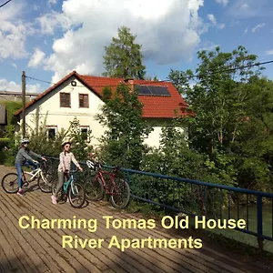 Tomas Old House - River , Visoko (Sencur) Słowenia